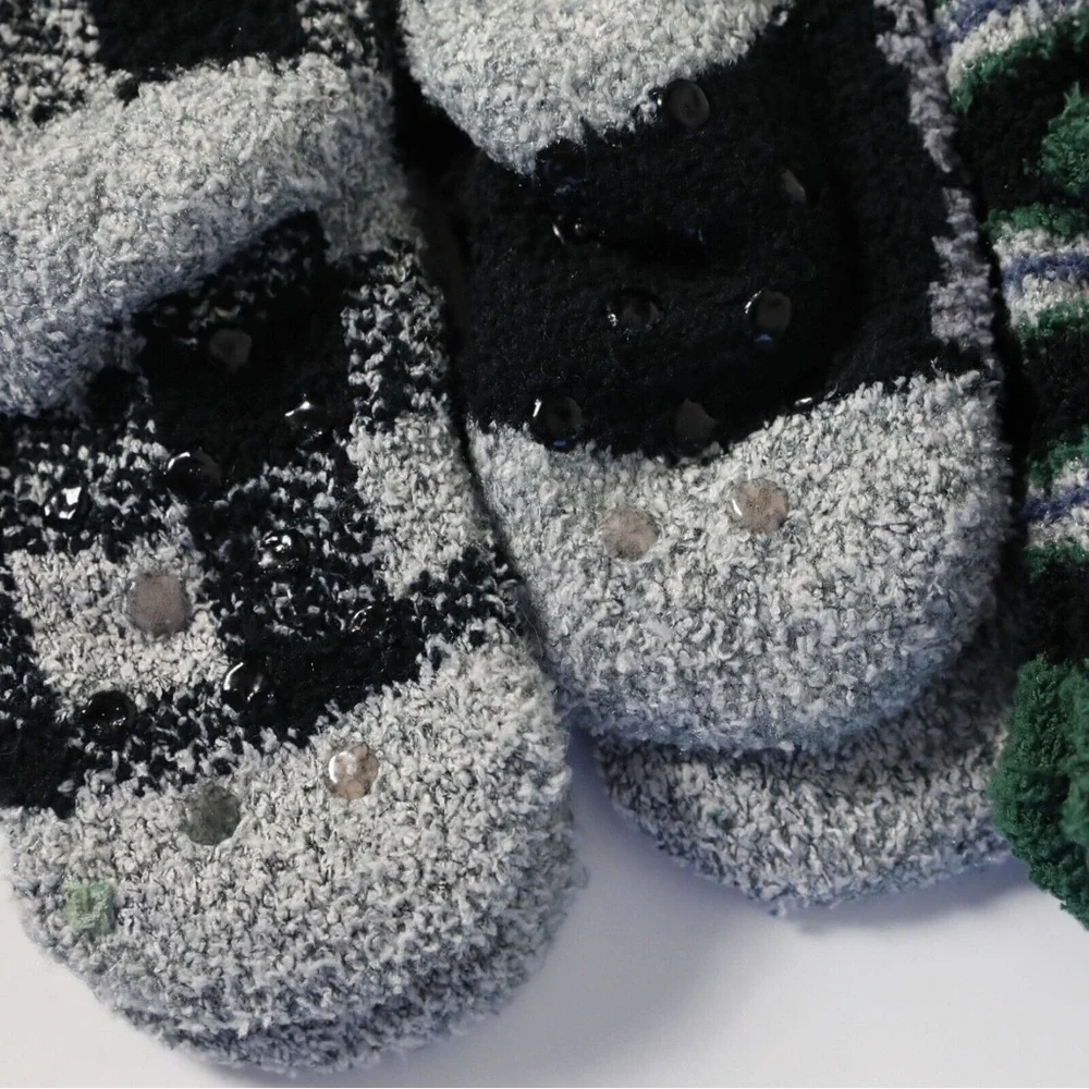 New Tucker + Tate 2 sets 4 pairs of kids socks Camo Wolf packs 4.5-8.5 non-slip
